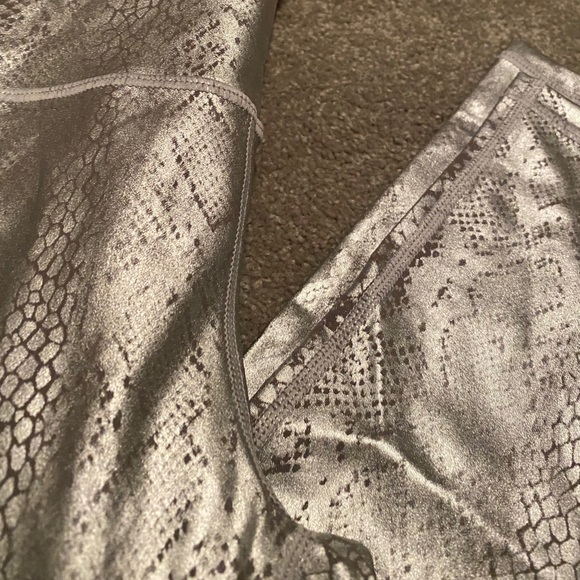 Snakeskin leggings - Picture 3 of 5
